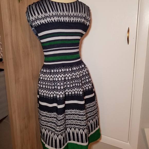 Max Edition Blue and Green Raunched V Neck Dress - Picture 2 of 6